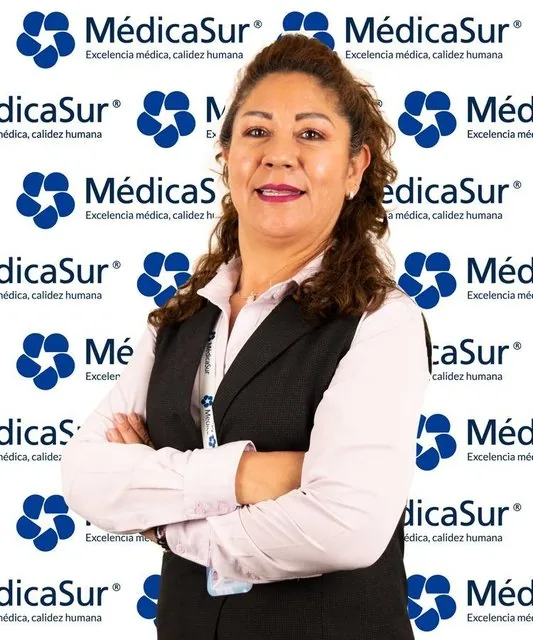 Minerva del Rosario Flores Naranjo  Médica Sur Copyright